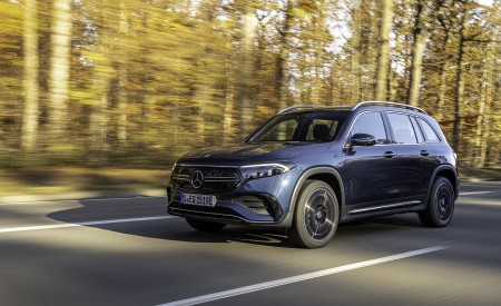 2022 Mercedes-Benz EQB 300 4MATIC (Color: Denim Blue) Front Three-Quarter Wallpapers 450x275 (122)