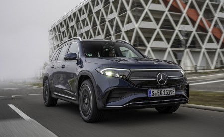 2022 Mercedes-Benz EQB 300 4MATIC (Color: Denim Blue) Front Three-Quarter Wallpapers 450x275 (126)