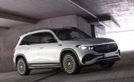 2022 Mercedes-Benz EQB 300 4MATIC (Color: Digital White) Front Three-Quarter Wallpapers 450x275 (84)