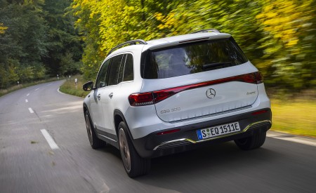 2022 Mercedes-Benz EQB 300 4MATIC (Color: Digital White) Rear Wallpapers 450x275 (78)