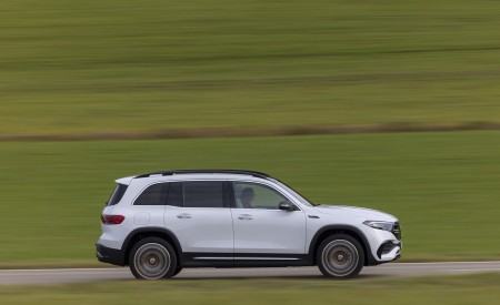 2022 Mercedes-Benz EQB 300 4MATIC (Color: Digital White) Side Wallpapers 450x275 (80)