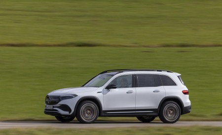 2022 Mercedes-Benz EQB 300 4MATIC (Color: Digital White) Side Wallpapers 450x275 (81)