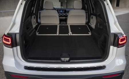 2022 Mercedes-Benz EQB 300 4MATIC (Color: Digital White) Trunk Wallpapers 450x275 (94)