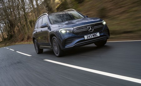 2022 Mercedes-Benz EQB 300 (UK-Spec) Front Three-Quarter Wallpapers 450x275 (6)