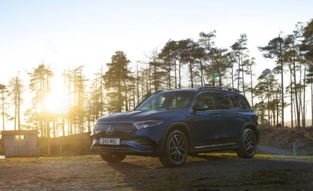 2022 Mercedes-Benz EQB 300 (UK-Spec) Front Three-Quarter Wallpapers 450x275 (31)