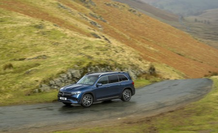 2022 Mercedes-Benz EQB 300 (UK-Spec) Front Three-Quarter Wallpapers 450x275 (13)