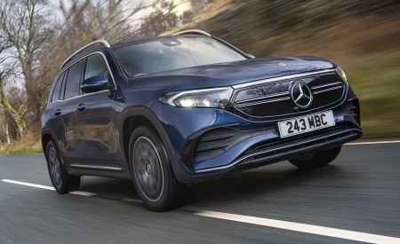 2022 Mercedes-Benz EQB 300 (UK-Spec) Front Three-Quarter Wallpapers 450x275 (3)