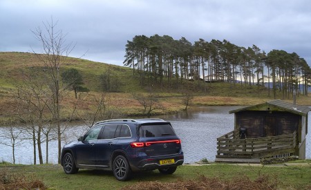 2022 Mercedes-Benz EQB 300 (UK-Spec) Rear Three-Quarter Wallpapers 450x275 (27)