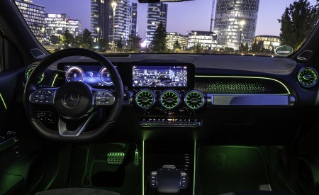 2022 Mercedes-Benz EQB 350 4MATIC (Color: Patagonia Red) Interior Cockpit Wallpapers 450x275 (120)