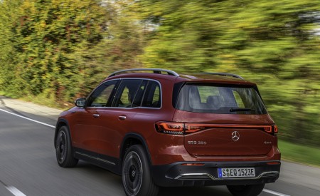 2022 Mercedes-Benz EQB 350 4MATIC (Color: Patagonia Red) Rear Three-Quarter Wallpapers 450x275 (100)