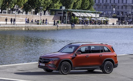 2022 Mercedes-Benz EQB 350 4MATIC (Color: Patagonia Red) Side Wallpapers 450x275 (112)