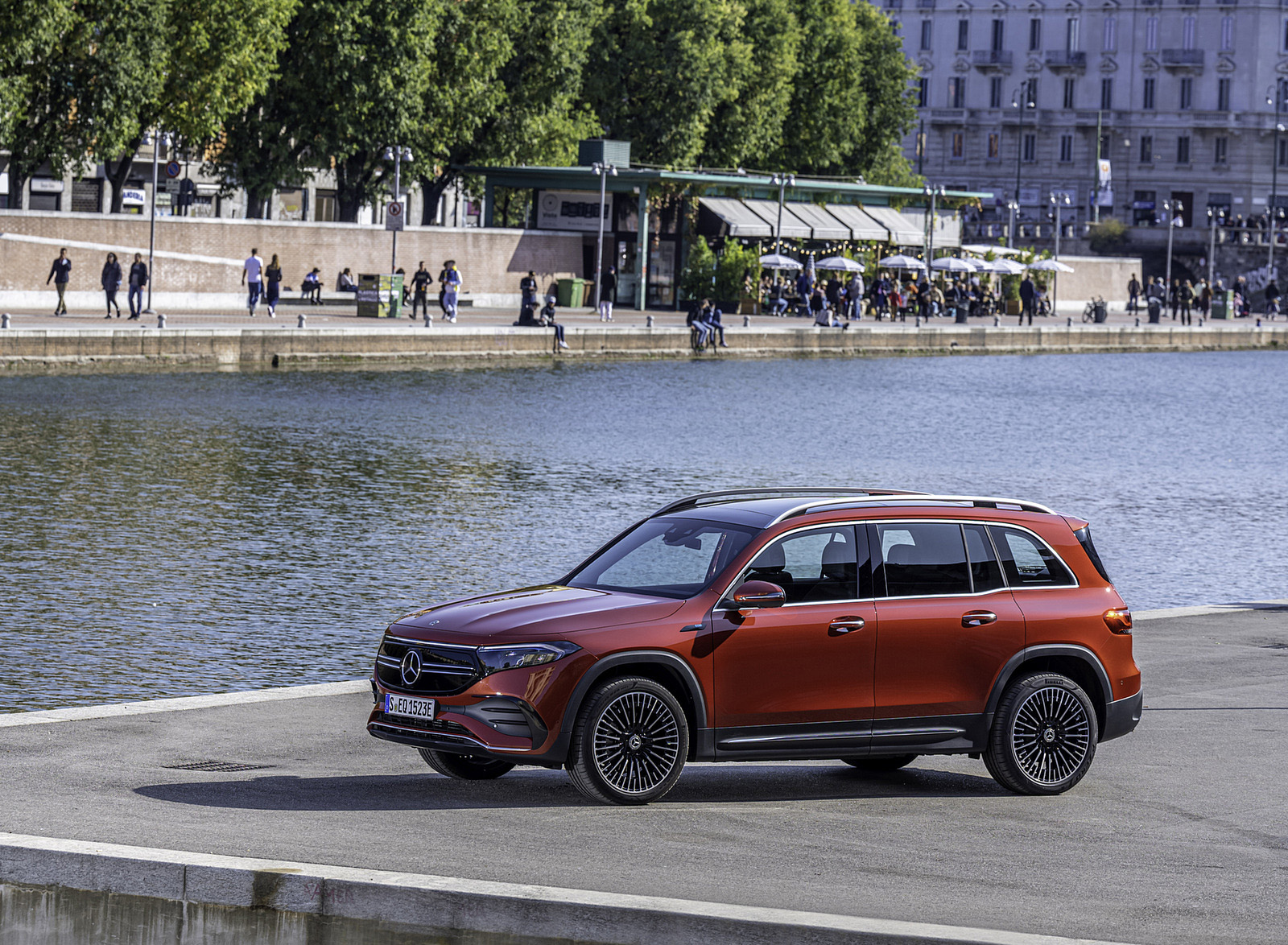 2022 Mercedes-Benz EQB 350 4MATIC (Color: Patagonia Red) Side Wallpapers #112 of 178