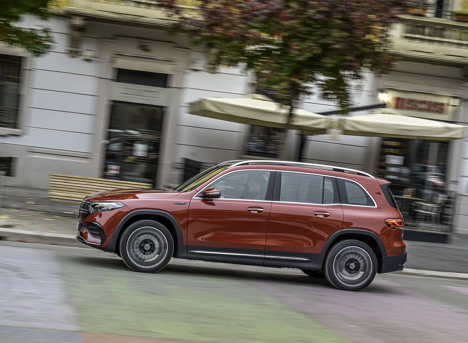 2022 Mercedes-Benz EQB 350 4MATIC (Color: Patagonia Red) Side Wallpapers #106 of 178