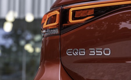 2022 Mercedes-Benz EQB 350 4MATIC (Color: Patagonia Red) Tail Light Wallpapers 450x275 (118)