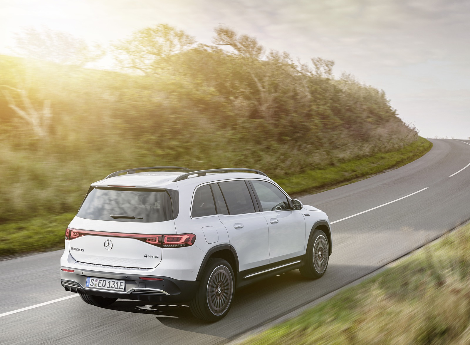 2022 Mercedes-Benz EQB Edition 1 (Color: Digital White) Rear Three-Quarter Wallpapers (4)