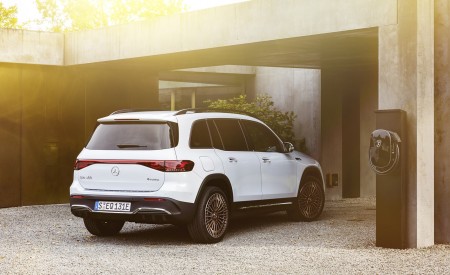 2022 Mercedes-Benz EQB Edition 1 (Color: Digital White) Rear Three-Quarter Wallpapers 450x275 (150)