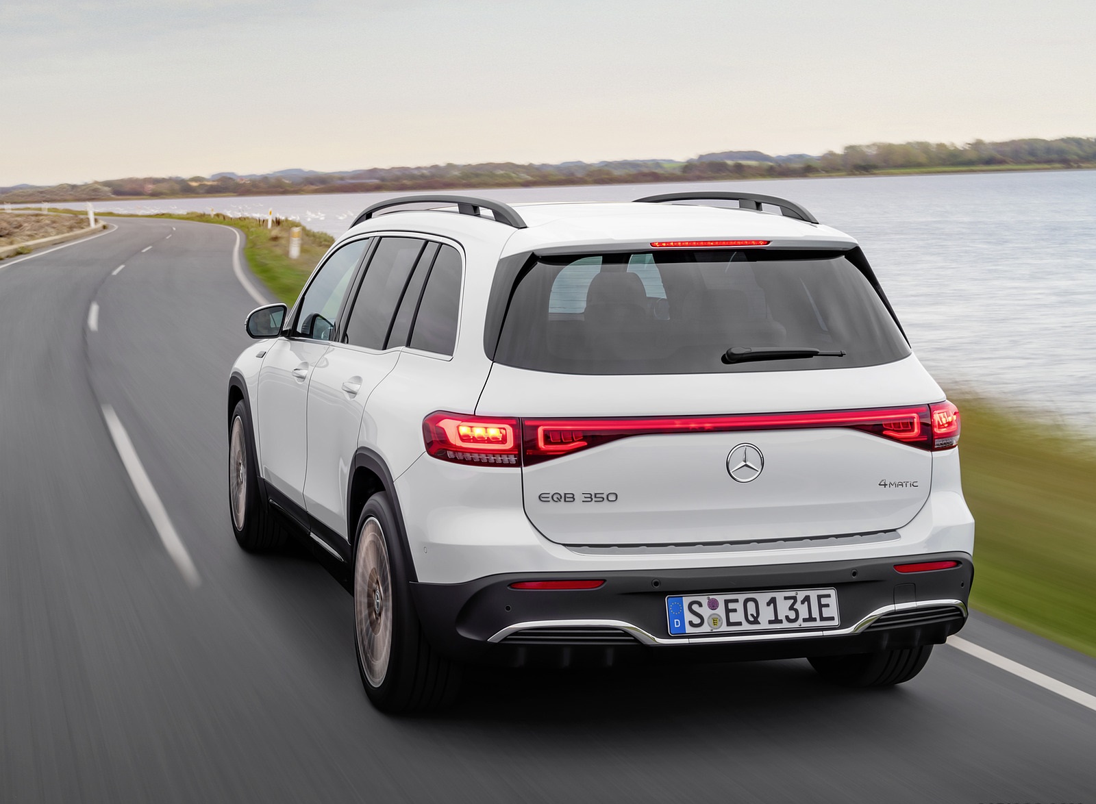 2022 Mercedes-Benz EQB Edition 1 (Color: Digital White) Rear Wallpapers (5)