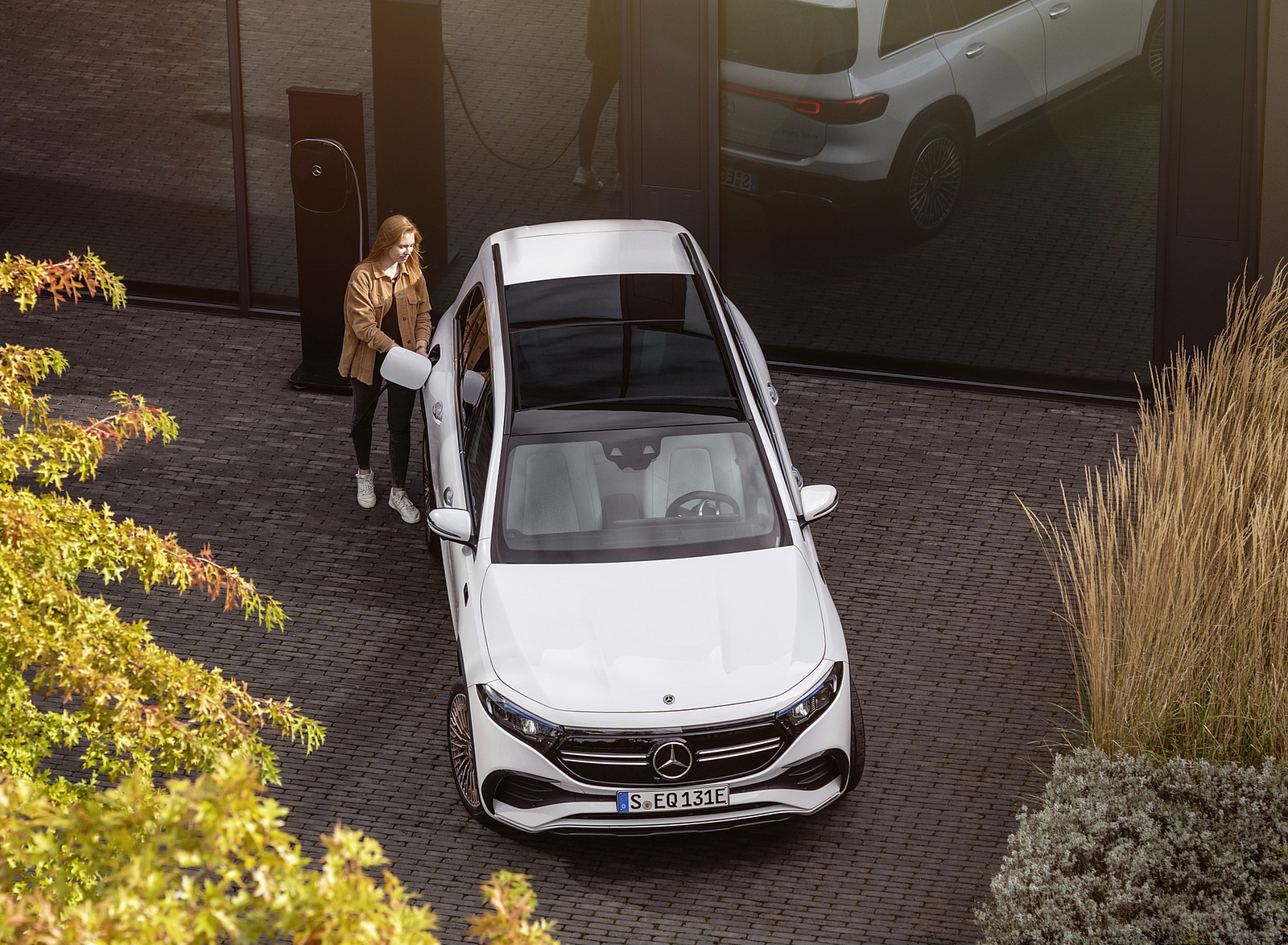 2022 Mercedes-Benz EQB Edition 1 (Color: Digital White) Top Wallpapers (8)