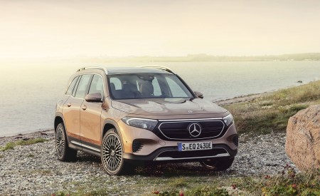 2022 Mercedes-Benz EQB Electric Art Line (Color: Rose Gold) Front Three-Quarter Wallpapers 450x275 (160)