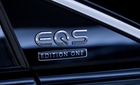 2022 Mercedes-Benz EQS 580 4MATIC AMG-Line Edition 1 (Color: High-Tech Silver Obsidian Black) Badge Wallpapers 450x275 (38)