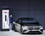 2022 Mercedes-Benz EQS 580 4MATIC AMG-Line Edition 1 (Color: High-Tech Silver Obsidian Black) Charging Wallpapers 150x120