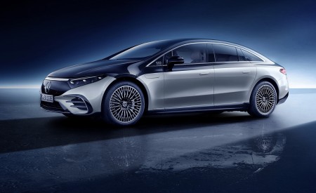 2022 Mercedes-Benz EQS 580 4MATIC AMG-Line Edition 1 (Color: High-Tech Silver Obsidian Black) Front Three-Quarter Wallpapers 450x275 (31)