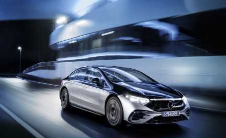 2022 Mercedes-Benz EQS 580 4MATIC AMG-Line Edition 1 (Color: High-Tech Silver Obsidian Black) Front Three-Quarter Wallpapers 450x275 (13)