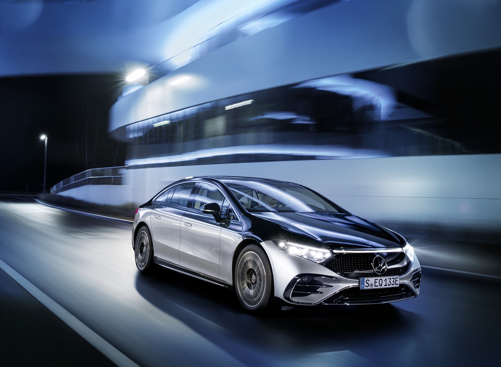 2022 Mercedes-Benz EQS 580 4MATIC AMG-Line Edition 1 (Color: High-Tech Silver Obsidian Black) Front Three-Quarter Wallpapers (13)