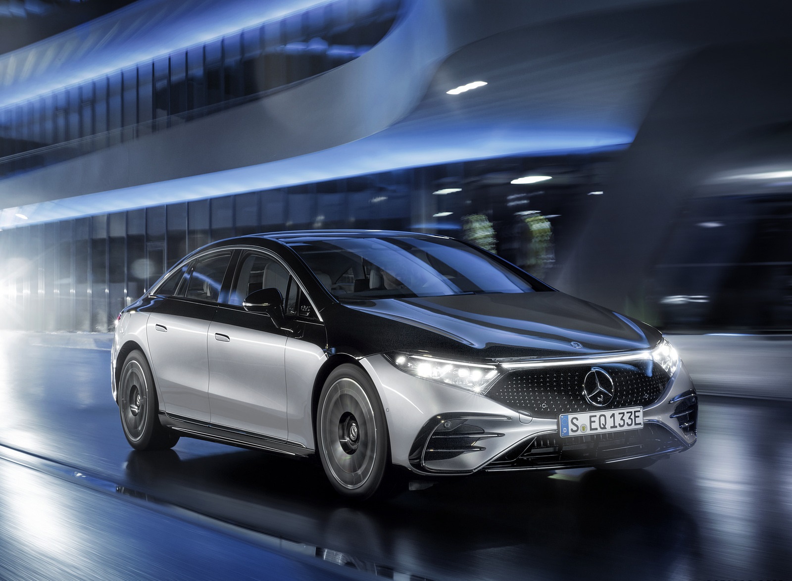 2022 Mercedes-Benz EQS 580 4MATIC AMG-Line Edition 1 (Color: High-Tech Silver Obsidian Black) Front Three-Quarter Wallpapers #14 of 142