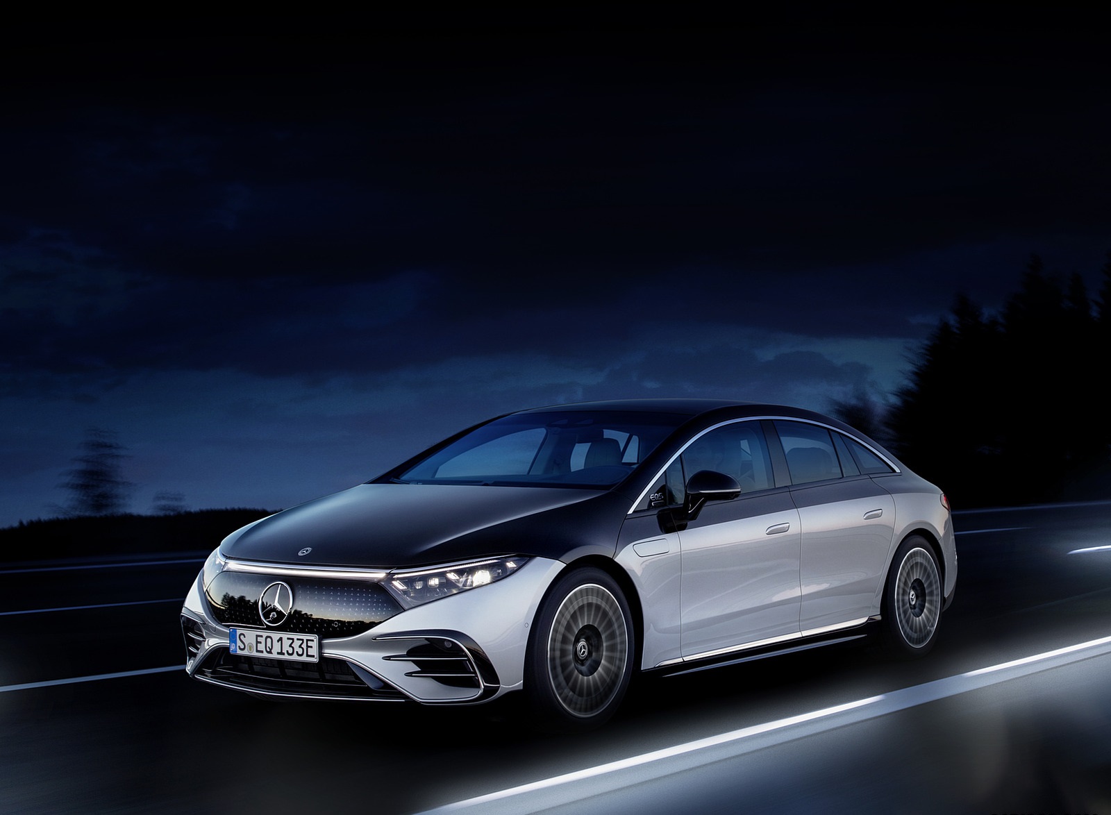 2022 Mercedes-Benz EQS 580 4MATIC AMG-Line Edition 1 (Color: High-Tech Silver Obsidian Black) Front Three-Quarter Wallpapers (11)
