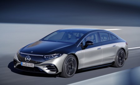 2022 Mercedes-Benz EQS 580 4MATIC AMG-Line Edition 1 (Color: High-Tech Silver Obsidian Black) Front Three-Quarter Wallpapers 450x275 (8)