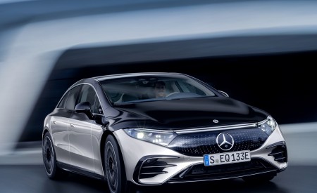 2022 Mercedes-Benz EQS 580 4MATIC AMG-Line Edition 1 (Color: High-Tech Silver Obsidian Black) Front Wallpapers 450x275 (9)