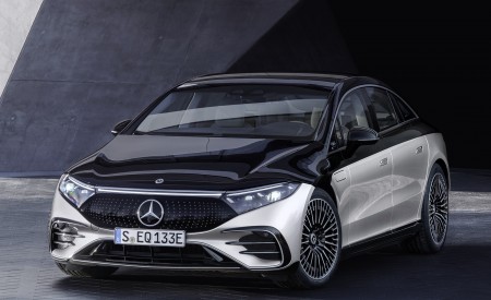 2022 Mercedes-Benz EQS 580 4MATIC AMG-Line Edition 1 (Color: High-Tech Silver Obsidian Black) Front Wallpapers 450x275 (21)