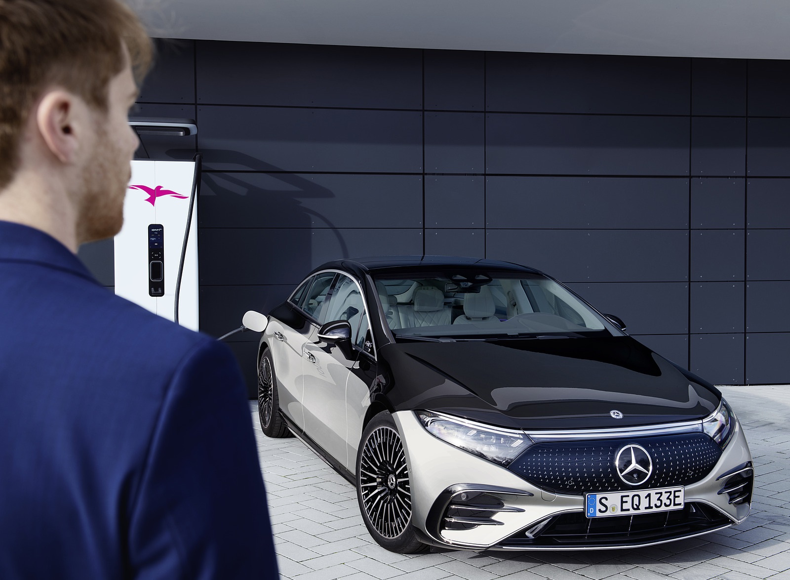 2022 Mercedes-Benz EQS 580 4MATIC AMG-Line Edition 1 (Color: High-Tech Silver Obsidian Black) Front Wallpapers #27 of 142