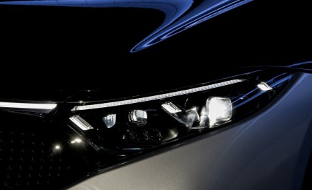 2022 Mercedes-Benz EQS 580 4MATIC AMG-Line Edition 1 (Color: High-Tech Silver Obsidian Black) Headlight Wallpapers 450x275 (43)