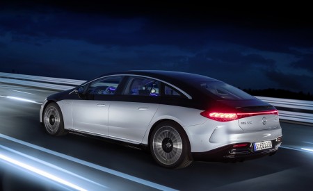 2022 Mercedes-Benz EQS 580 4MATIC AMG-Line Edition 1 (Color: High-Tech Silver Obsidian Black) Rear Three-Quarter Wallpapers 450x275 (16)