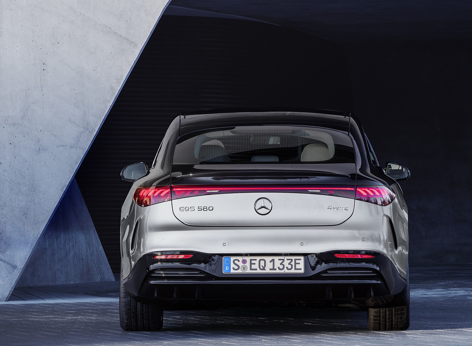2022 Mercedes-Benz EQS 580 4MATIC AMG-Line Edition 1 (Color: High-Tech Silver Obsidian Black) Rear Wallpapers #28 of 142