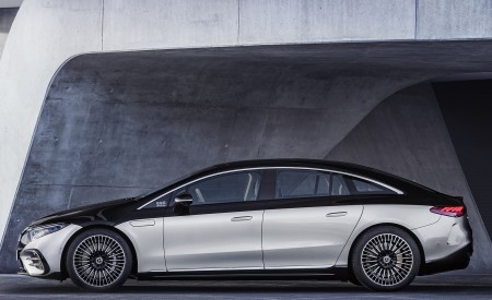 2022 Mercedes-Benz EQS 580 4MATIC AMG-Line Edition 1 (Color: High-Tech Silver Obsidian Black) Side Wallpapers 450x275 (22)