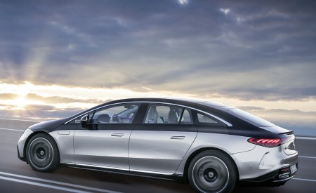 2022 Mercedes-Benz EQS 580 4MATIC AMG-Line Edition 1 (Color: High-Tech Silver Obsidian Black) Side Wallpapers 450x275 (7)