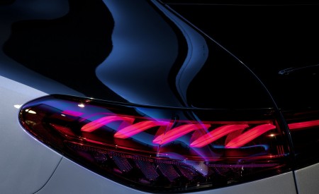 2022 Mercedes-Benz EQS 580 4MATIC AMG-Line Edition 1 (Color: High-Tech Silver Obsidian Black) Tail Light Wallpapers  450x275 (46)