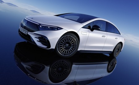 2022 Mercedes-Benz EQS 580 4MATIC Front Three-Quarter Wallpapers 450x275 (88)