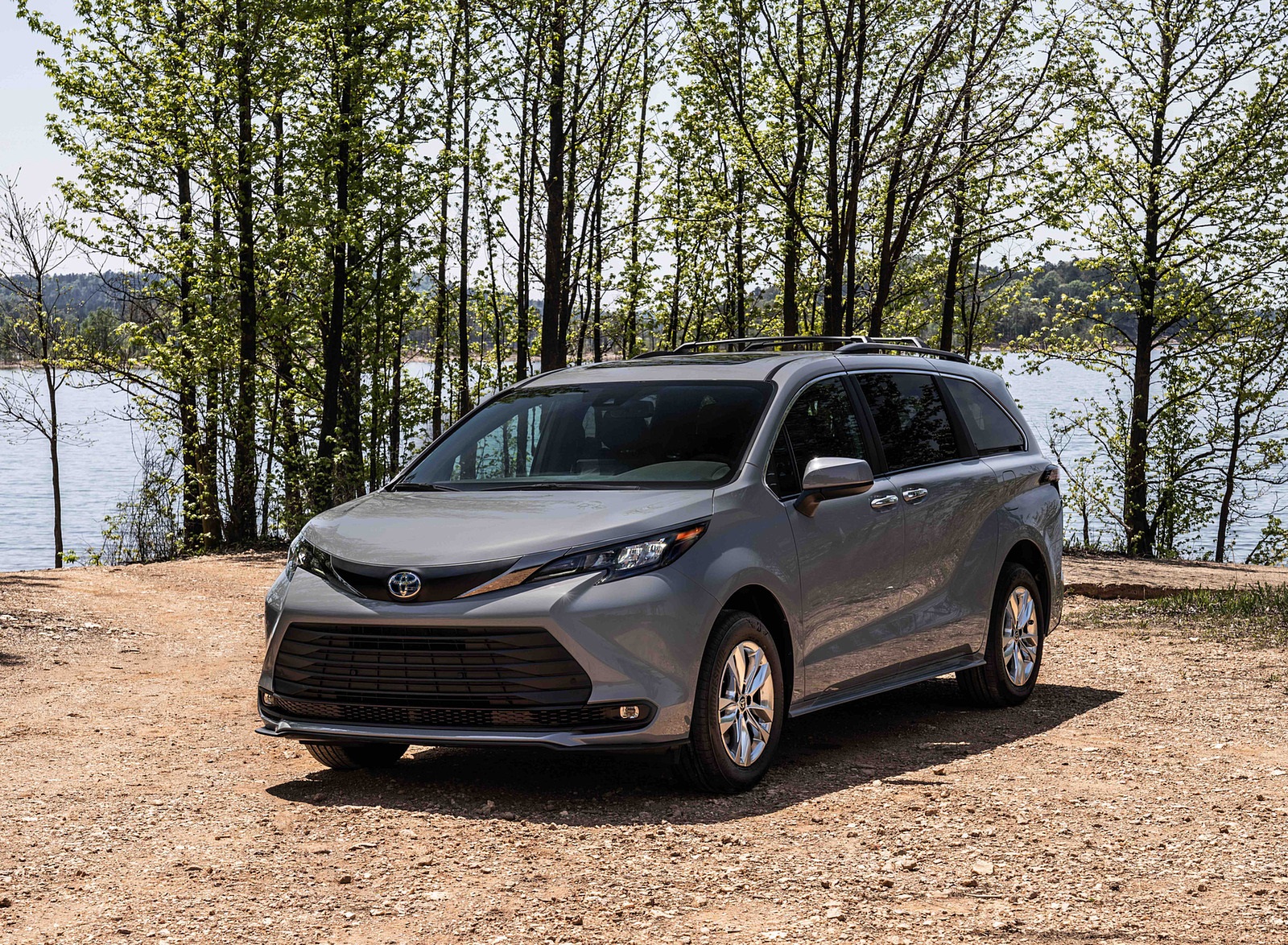 2022 Toyota Sienna Woodland Special Edition Front Three-Quarter Wallpapers #1 of 22