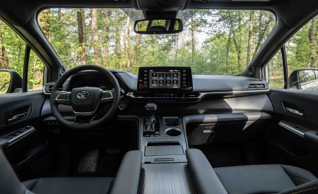 2022 Toyota Sienna Woodland Special Edition Interior Wallpapers 450x275 (18)