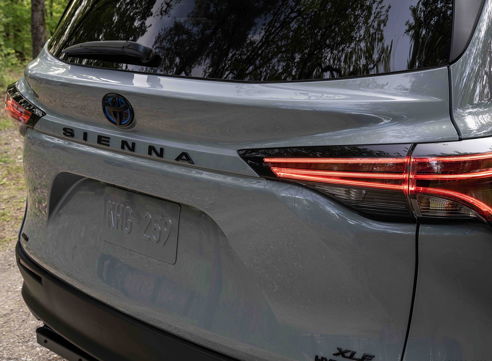 2022 Toyota Sienna Woodland Special Edition Tail Light Wallpapers #12 of 22