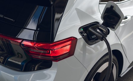 2022 Volkswagen ID.3 Tour Pro S (UK-Spec) Charging Wallpapers 450x275 (64)