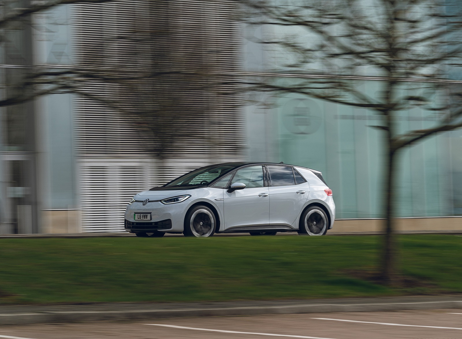 2022 Volkswagen ID.3 Tour Pro S (UK-Spec) Front Three-Quarter Wallpapers (15)