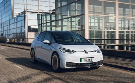 2022 Volkswagen ID.3 Tour Pro S (UK-Spec) Front Three-Quarter Wallpapers 450x275 (6)