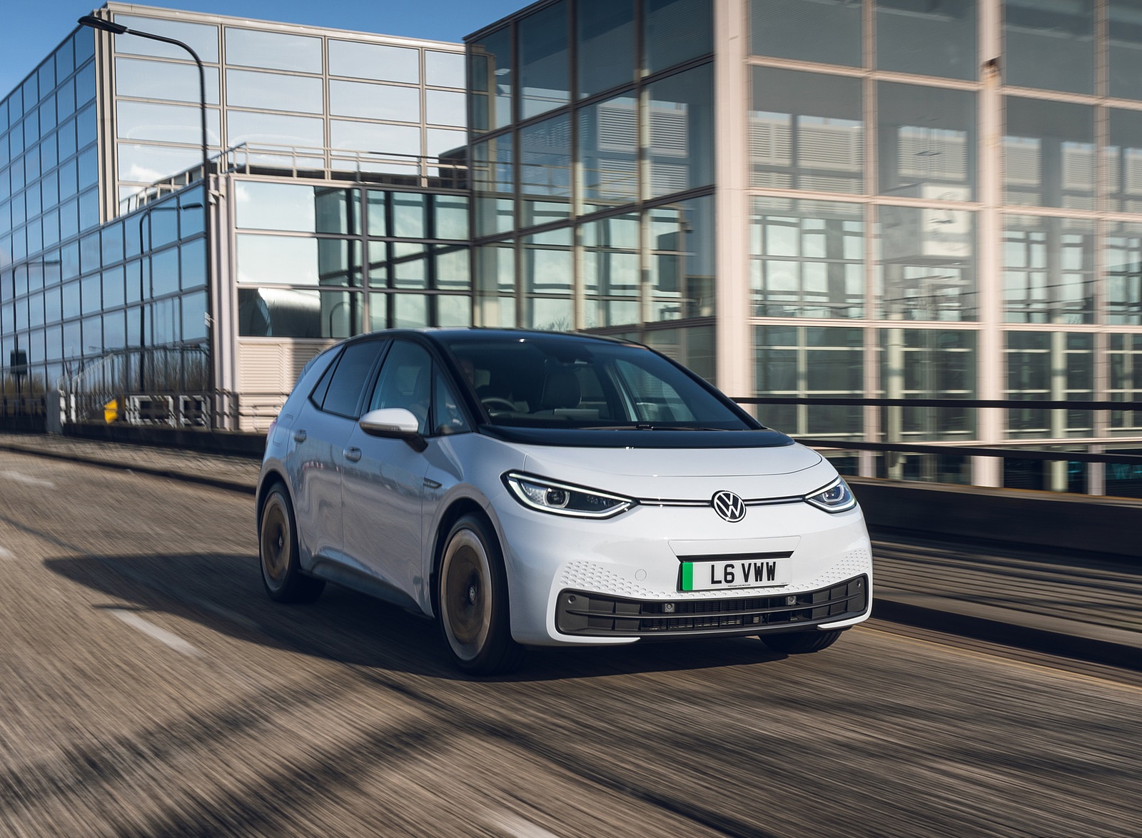 2022 Volkswagen ID.3 Tour Pro S (UK-Spec) Front Three-Quarter Wallpapers (6)