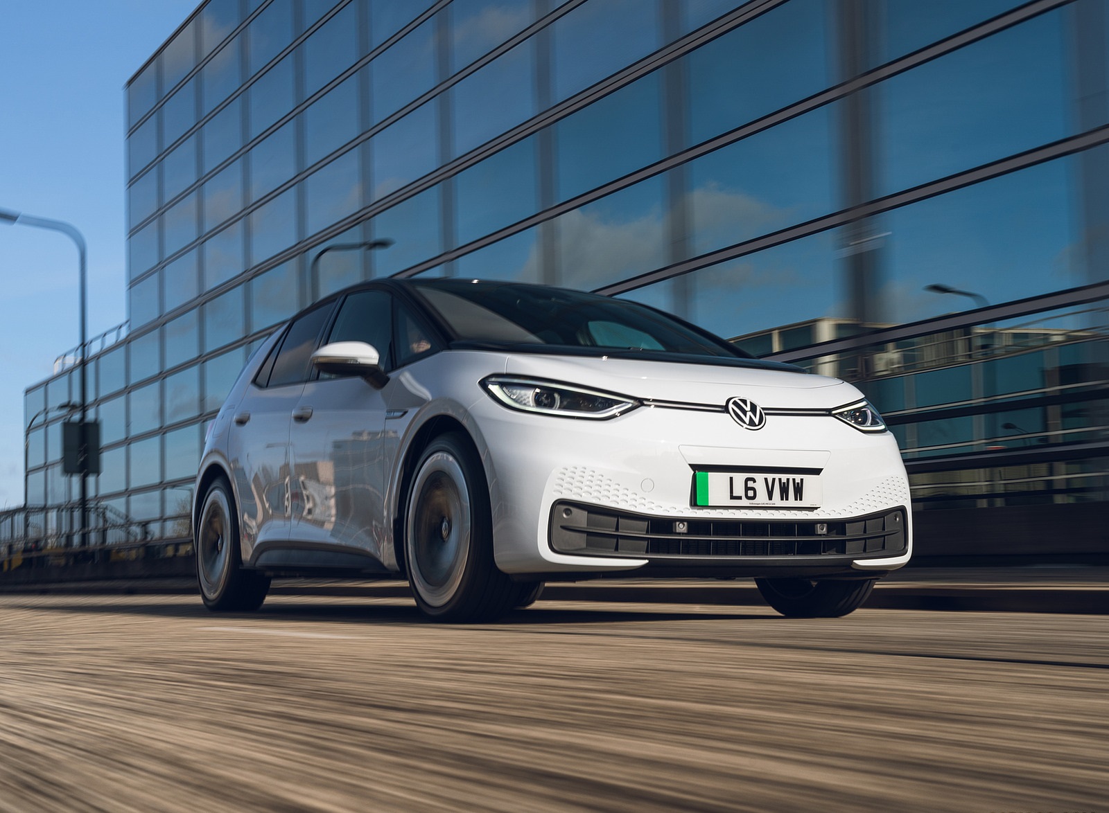 2022 Volkswagen ID.3 Tour Pro S (UK-Spec) Front Three-Quarter Wallpapers (7)