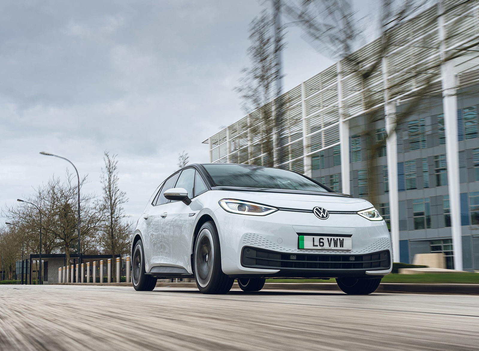 2022 Volkswagen ID.3 Tour Pro S (UK-Spec) Front Three-Quarter Wallpapers (5)